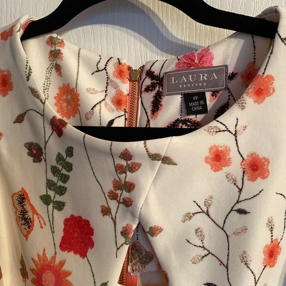 Ladies dress Laura Petites 4p - Picture 2 of 3